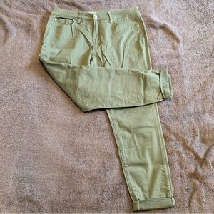 Signature Studio Green Skinny Jean